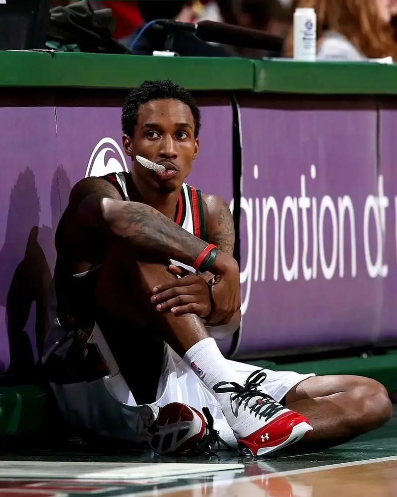 最强nba热火詹值得晋升吗,最强nba热火詹护具搭配-第4张图片-无暮网 最强nba热火詹值得晋升吗,最强nba热火詹护具搭配-第4张图片-无暮网