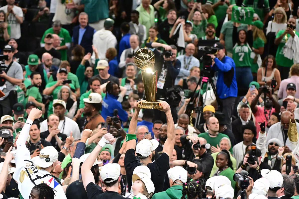 nba步行者球员名单,nba步行者阵容-第4张图片-无暮网 nba步行者球员名单,nba步行者阵容-第4张图片-无暮网