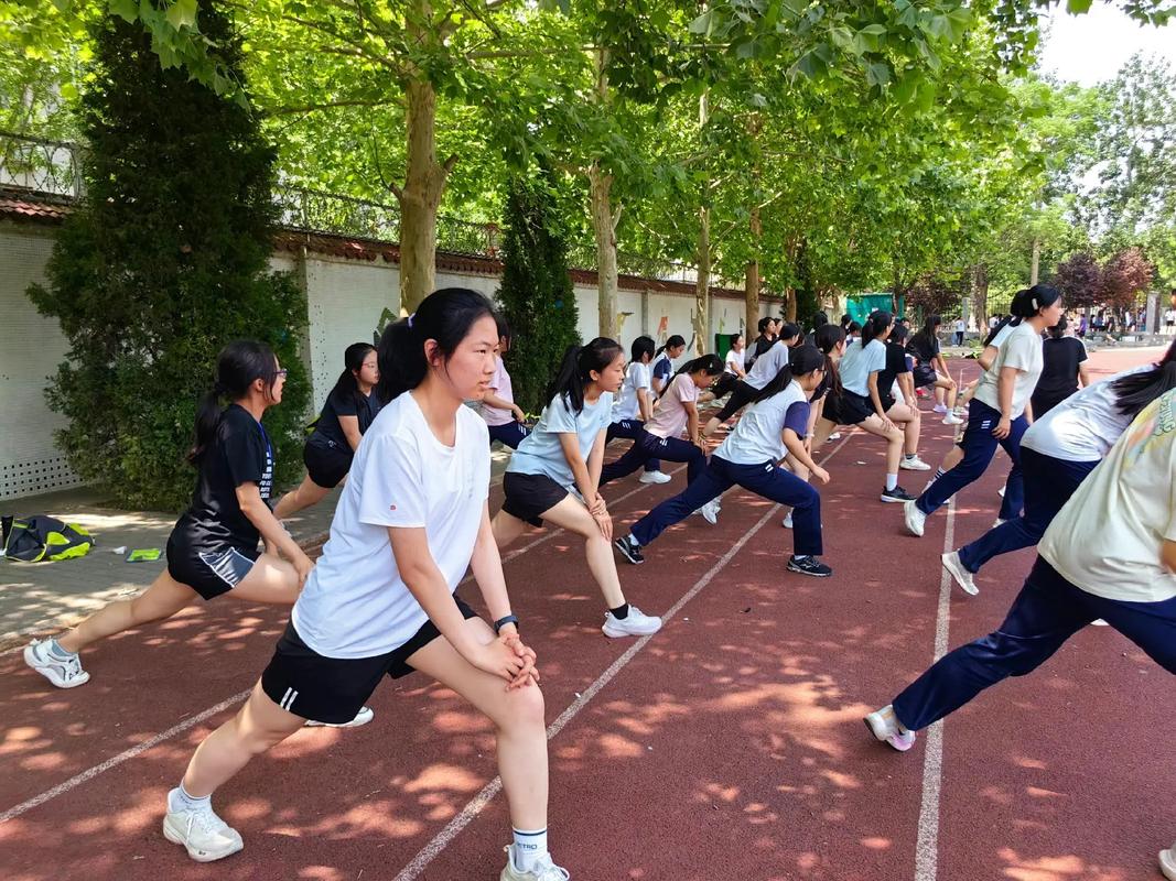 田径运动员穿什么袜子(田径运动员穿什么鞋)-第3张图片-无暮网 田径运动员穿什么袜子(田径运动员穿什么鞋)-第3张图片-无暮网