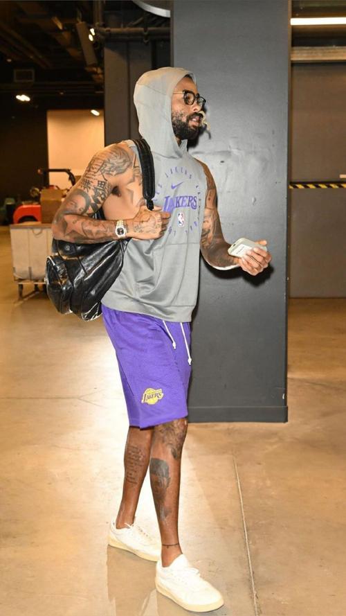 nba湖人拉塞尔什么时候复出,拉塞尔穿上湖人球衣-第2张图片-无暮网 nba湖人拉塞尔什么时候复出,拉塞尔穿上湖人球衣-第2张图片-无暮网